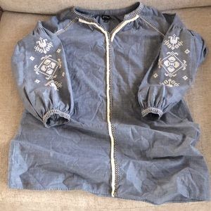 Very cute blue dress with many details. Size 10/12